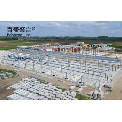 鋼鉄構造の屋根を組み立てた鋼鉄構造の屋根を組み立てた鋼鉄構造の屋根