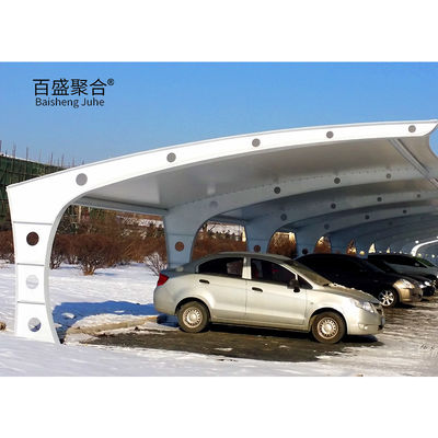 小型自動車駐車場 白い粉末で覆われた保護用鋼筋フレームシェード